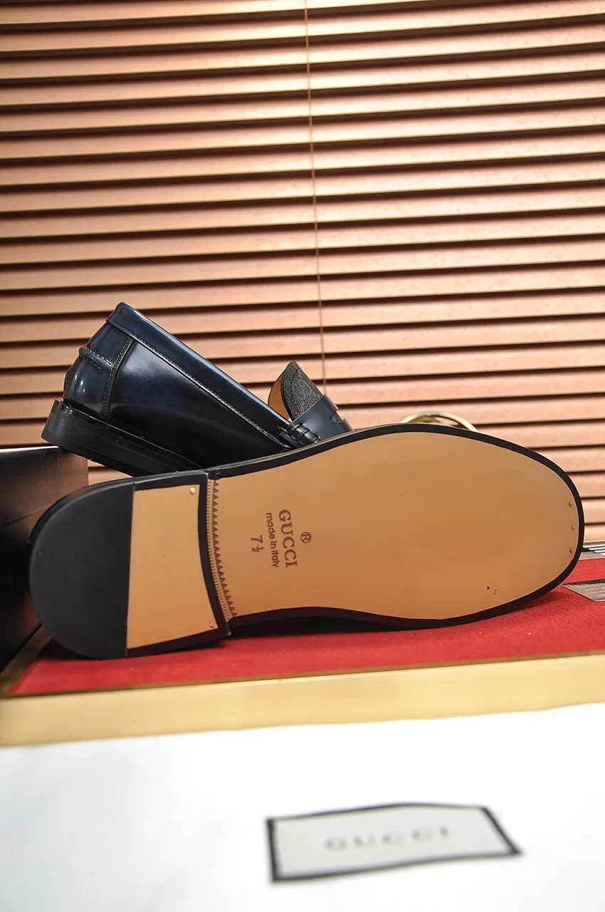Men's shoes💰560💶Italy's top luxury men's shoe giant (GUCCI) (Gucci) (full cowhide lining) new arrival🍃Original European style🔰 Pleasant to the eye😍In order to make the shoes more durable and non-deformable🌀The production continues to follow traditional methods but there is still no lack of innovation💪Choose original sheepskin for the leather♻️ Smooth and natural And extra bright ⭐Made of imported cowhide, the first choice of rich people 38-45 (45 customized)